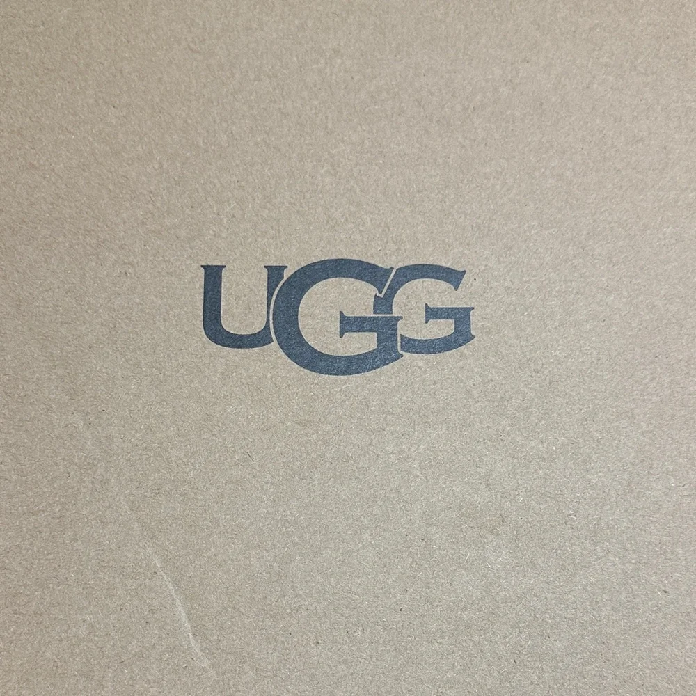 UGG Womens Chestnut Shearling-Lined Classic Short Boots